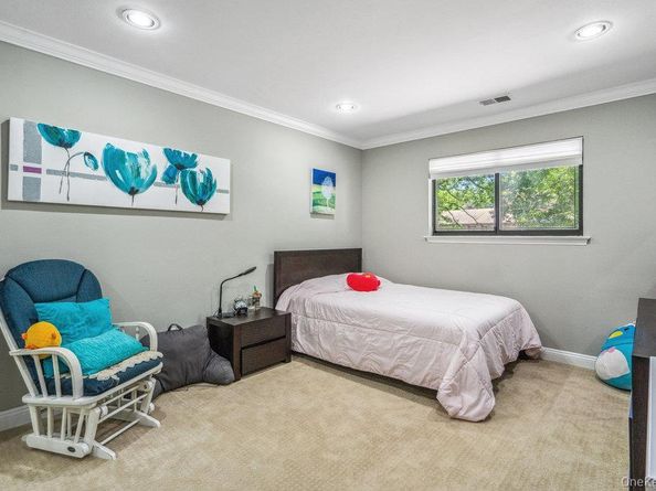 31 Club House Court 31, Jericho NY 11753