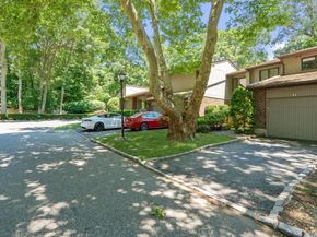 31 Club House Court 31, Jericho NY 11753