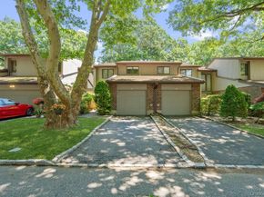 31 Club House Court 31, Jericho NY 11753