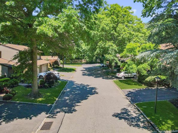 31 Club House Court 31, Jericho NY 11753