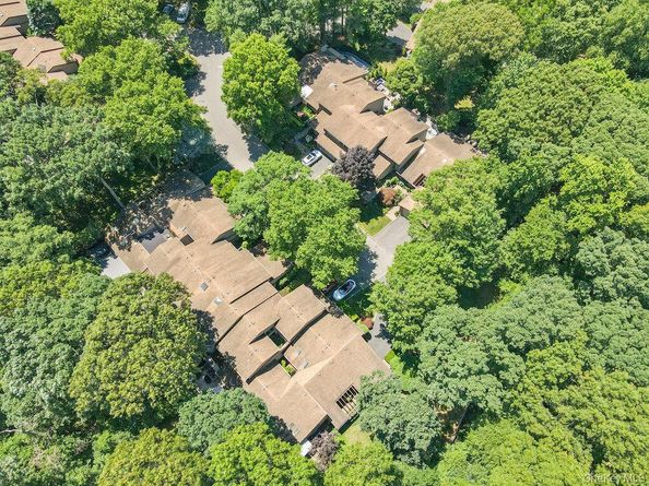 31 Club House Court 31, Jericho NY 11753
