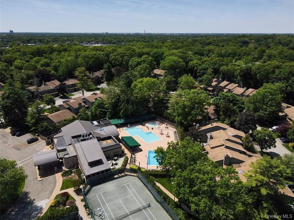 31 Club House Court 31, Jericho NY 11753