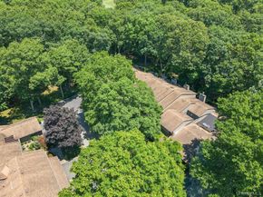 31 Club House Court 31, Jericho NY 11753