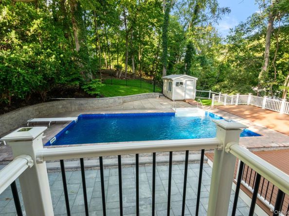 33 Alsace Place, Northport NY 11768