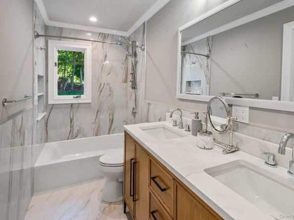 33 Alsace Place, Northport NY 11768