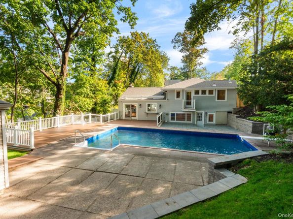 33 Alsace Place, Northport NY 11768