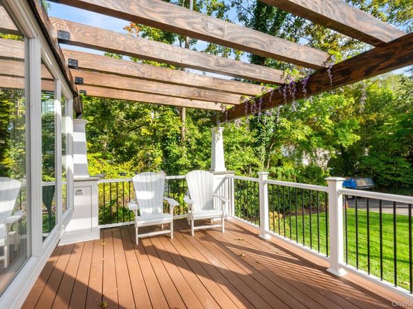 33 Alsace Place, Northport NY 11768