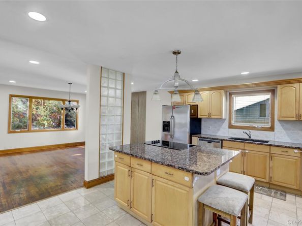 600 Plainview Road, Plainview NY 11803