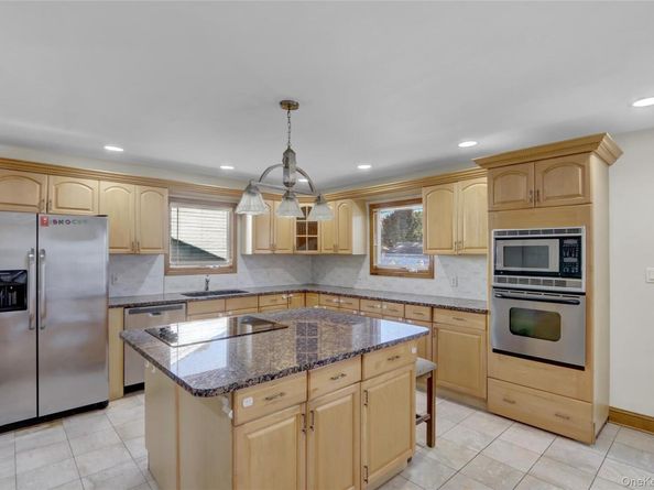 600 Plainview Road, Plainview NY 11803