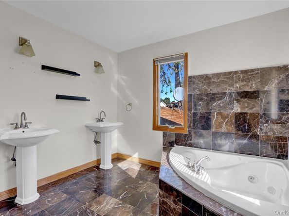 600 Plainview Road, Plainview NY 11803