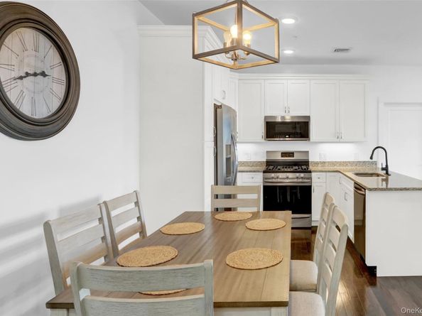 233 Marina Pointe Drive 233, East Rockaway NY 11518