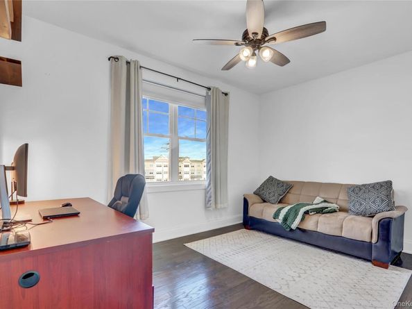 233 Marina Pointe Drive 233, East Rockaway NY 11518