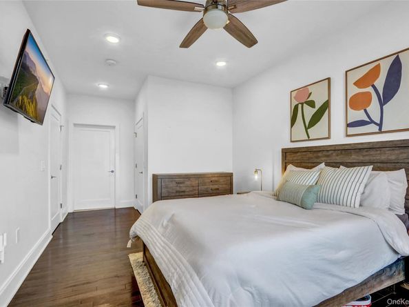 233 Marina Pointe Drive 233, East Rockaway NY 11518