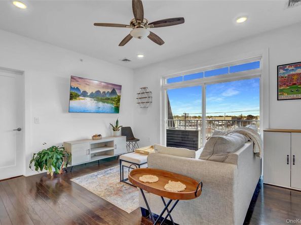 233 Marina Pointe Drive 233, East Rockaway NY 11518