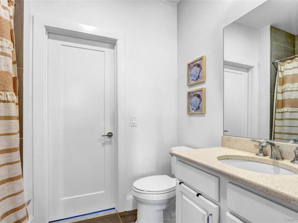 233 Marina Pointe Drive 233, East Rockaway NY 11518