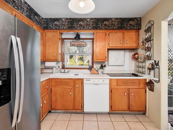 31 Walnut Avenue, South Farmingdale NY 11735