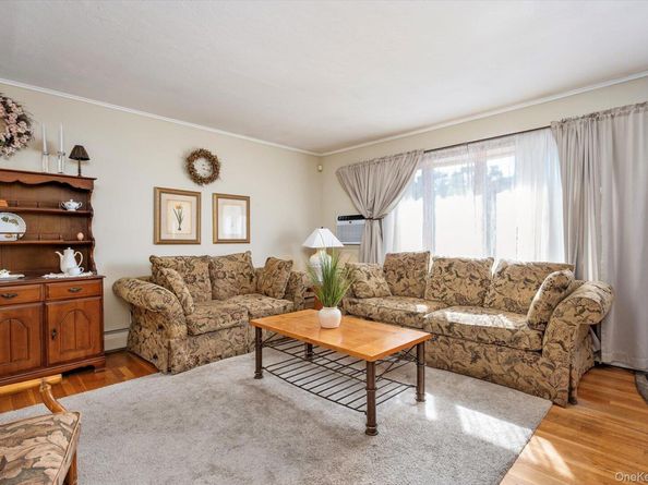 31 Walnut Avenue, South Farmingdale NY 11735