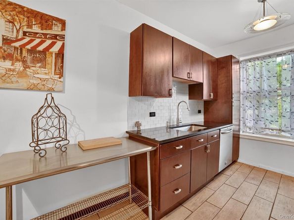 219 Bronx River Road 2L, Yonkers NY 10704