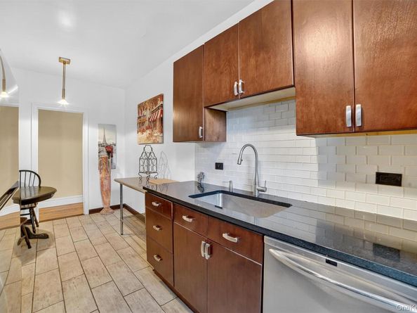 219 Bronx River Road 2L, Yonkers NY 10704