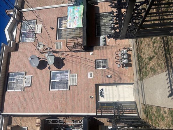 835 E 221st Street, Bronx NY 10467