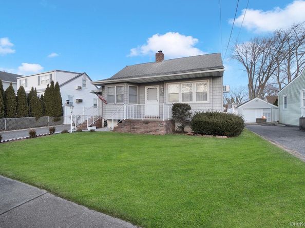 18 Cambridge Avenue, Bethpage NY 11714