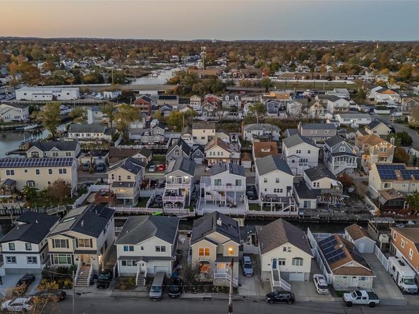 647 Lincoln Street, Baldwin Harbor NY 11510