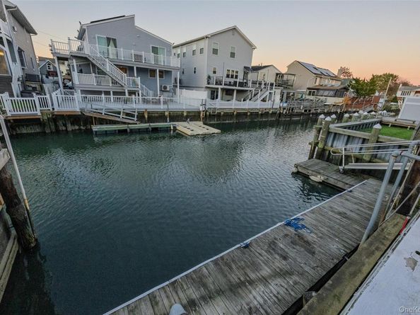 647 Lincoln Street, Baldwin Harbor NY 11510