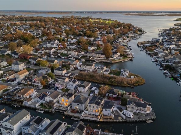 647 Lincoln Street, Baldwin Harbor NY 11510