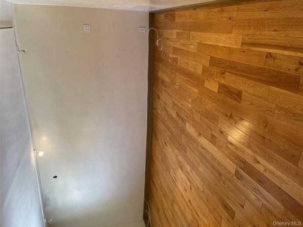 35-12 205 St 259, Bayside NY 11361