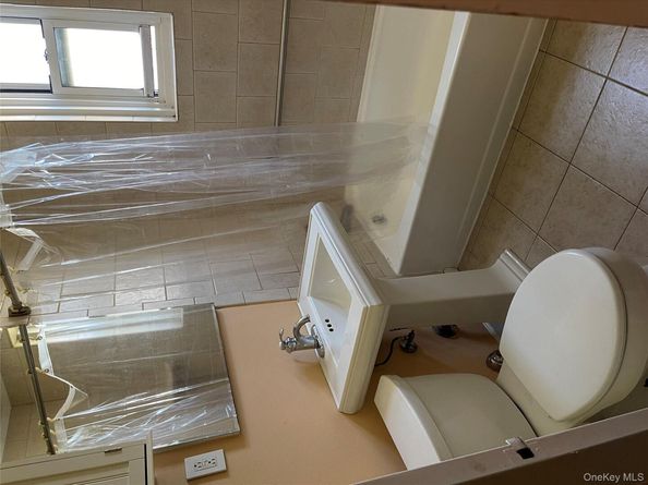 35-12 205 St 259, Bayside NY 11361