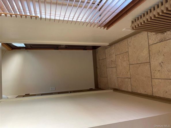 35-12 205 St 259, Bayside NY 11361