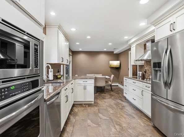 3 Aron Drive, Woodbury NY 11797