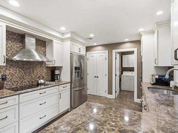 3 Aron Drive, Woodbury NY 11797