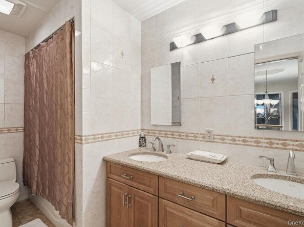 3 Aron Drive, Woodbury NY 11797