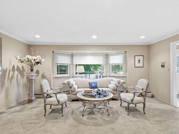 3 Aron Drive, Woodbury NY 11797