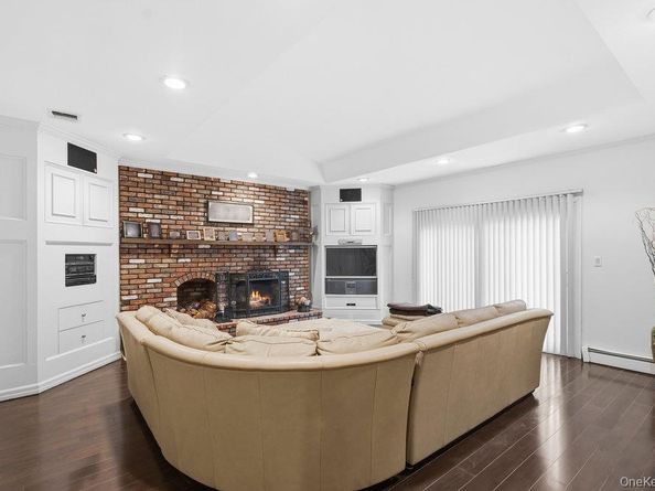 3 Aron Drive, Woodbury NY 11797