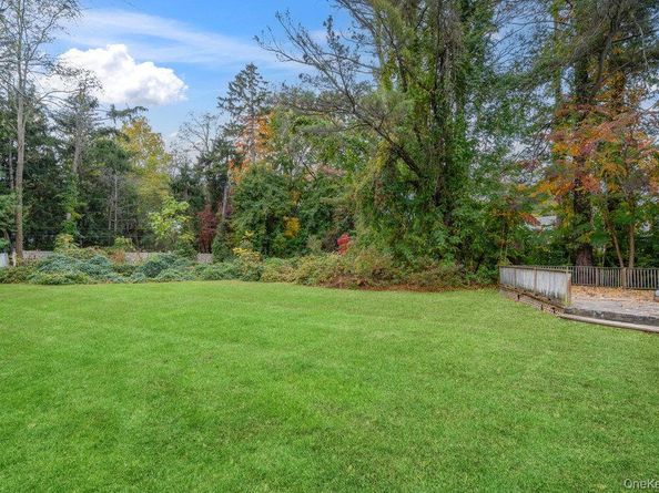 3 Aron Drive, Woodbury NY 11797