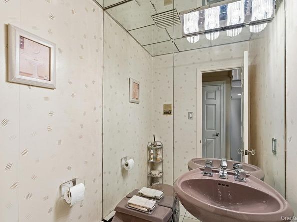 3 Aron Drive, Woodbury NY 11797