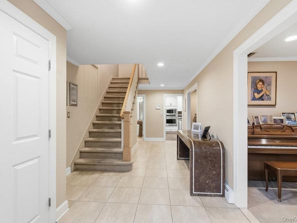 3 Aron Drive, Woodbury NY 11797