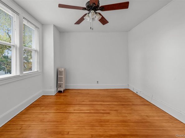 6924 67th Pl, Glendale NY 11385
