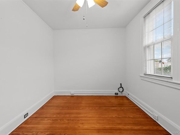 6924 67th Pl, Glendale NY 11385