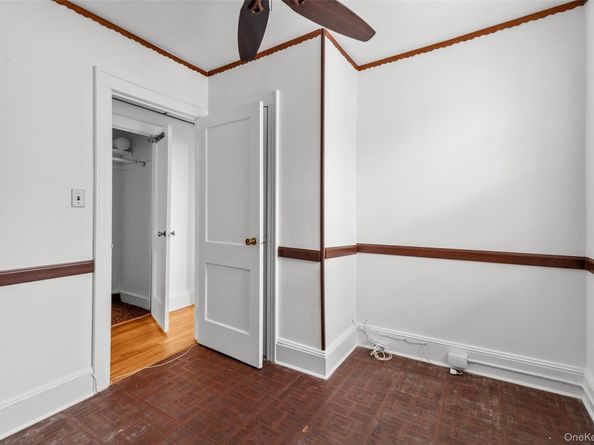 6924 67th Pl, Glendale NY 11385