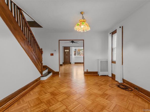 6924 67th Pl, Glendale NY 11385