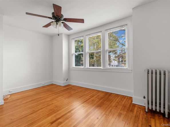 6924 67th Pl, Glendale NY 11385