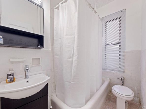 1976 LaFontaine Avenue 1D, Bronx NY 10457