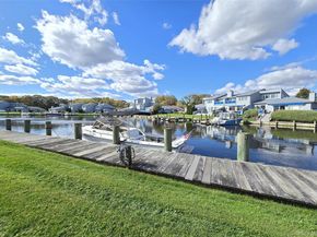 142 Fairharbor Drive 142, Patchogue NY 11772