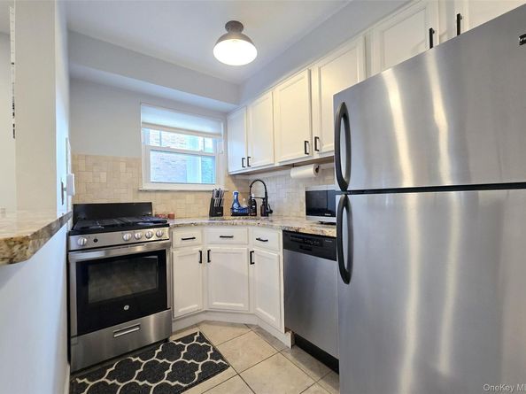 142 Fairharbor Drive 142, Patchogue NY 11772