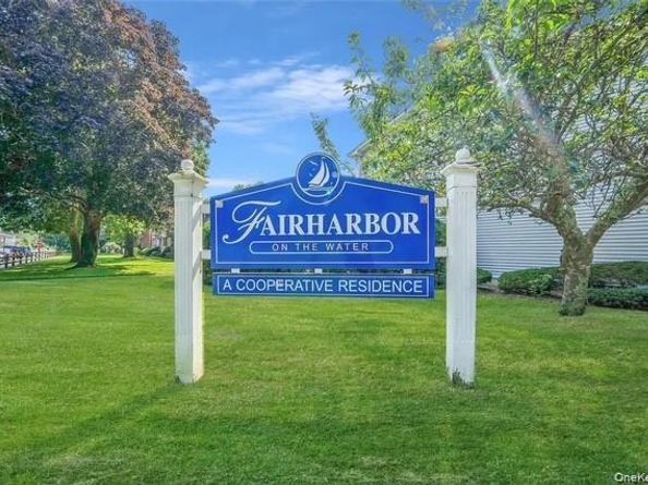 142 Fairharbor Drive 142, Patchogue NY 11772