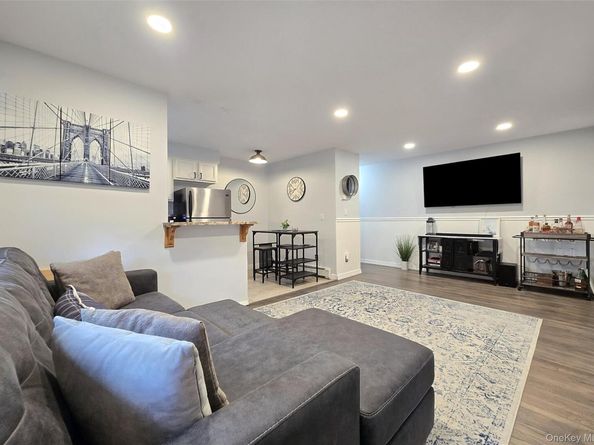 142 Fairharbor Drive 142, Patchogue NY 11772