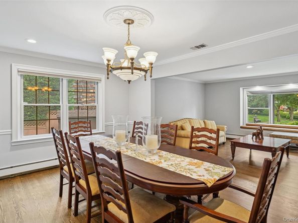 18 Knoll Lane, Glen Head NY 11545
